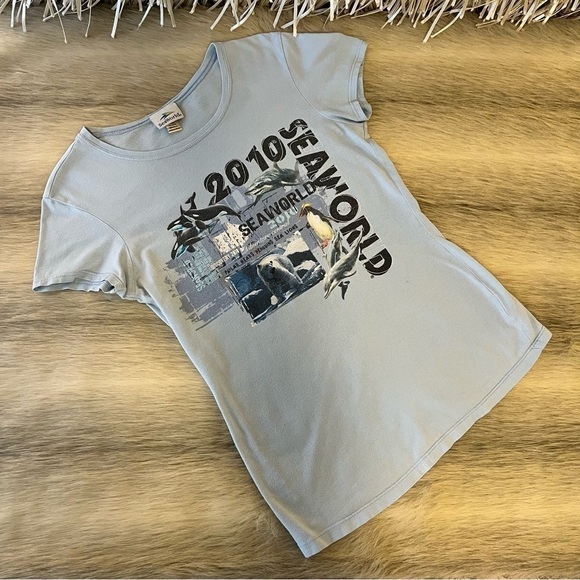 Sea World Tops - Y2K SEA WORLD 2010 Souvenir T-Shirt Shirt Sleeve Light Blue Shamu Whale S